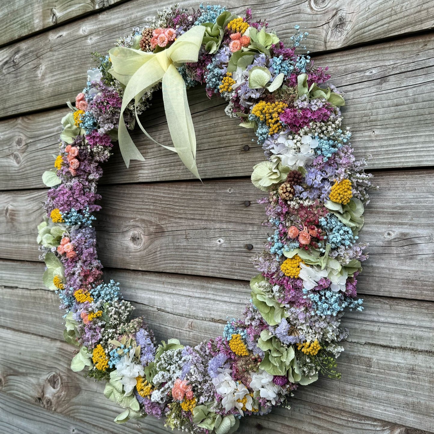 couronne de fleurs colorée